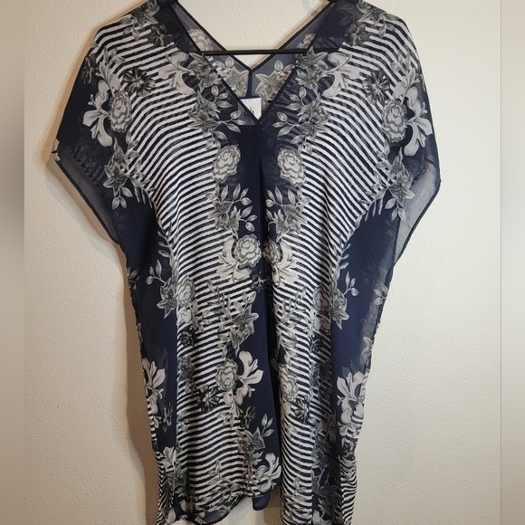 CAbi Navy and Floral Popover‎ Yacht Top Size small - Picture 4 of 9
